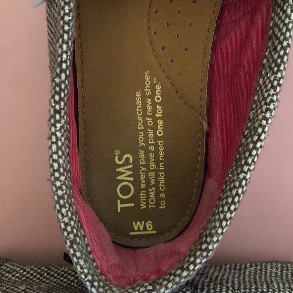 TOMS - Picture 4 of 4